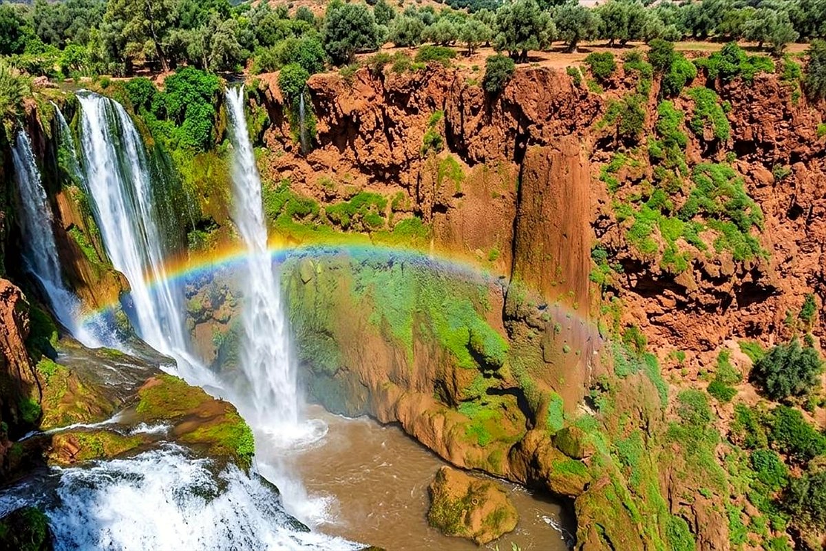 Arcoíris sobre las cascadas de Ouzoud cerca de Marrakech